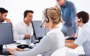 tự xây dựng Contact Center hay thuê ngoài