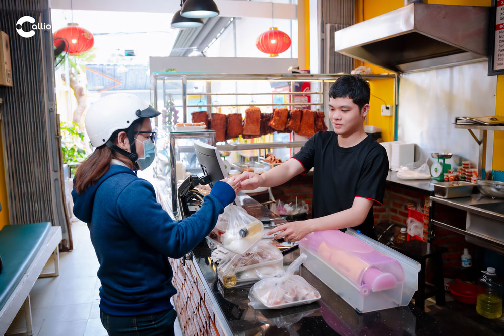 Heo Quay Ngọc Hải tất bật đi đơn